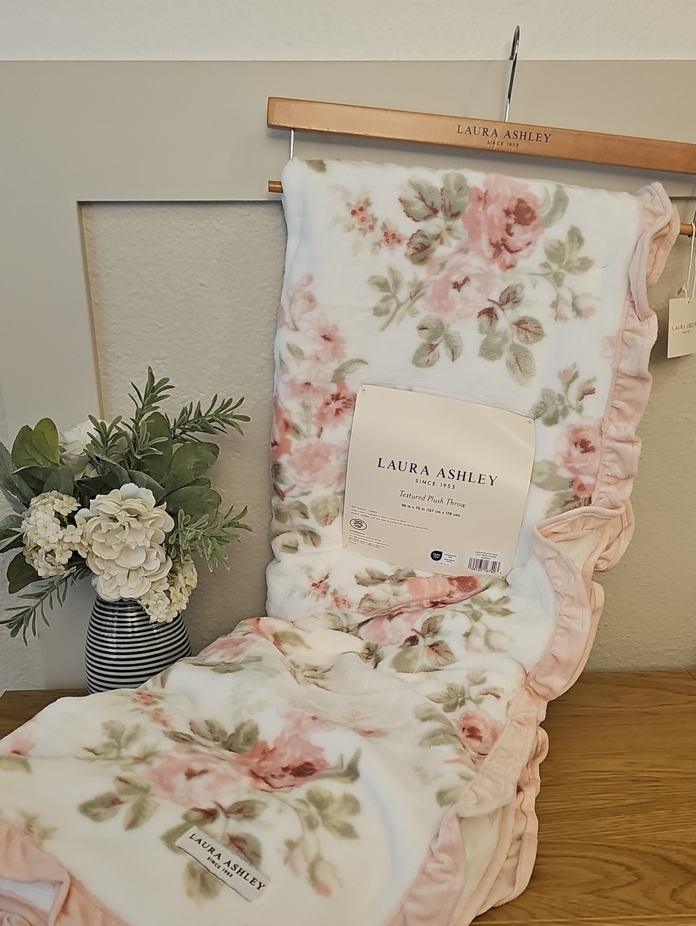 Laura Ashley Pink Floral Rose Plush Ruffle Throw Blanket NWT Shabby Chic Cozy